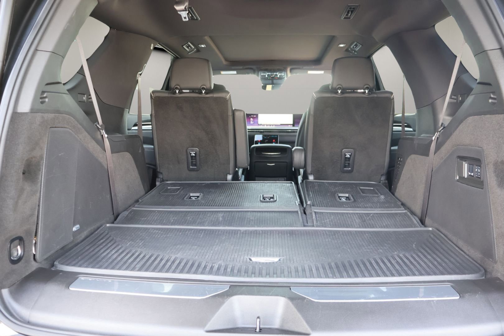 Certified 2025 Cadillac Escalade Premium Luxury AWD/4WD image 19