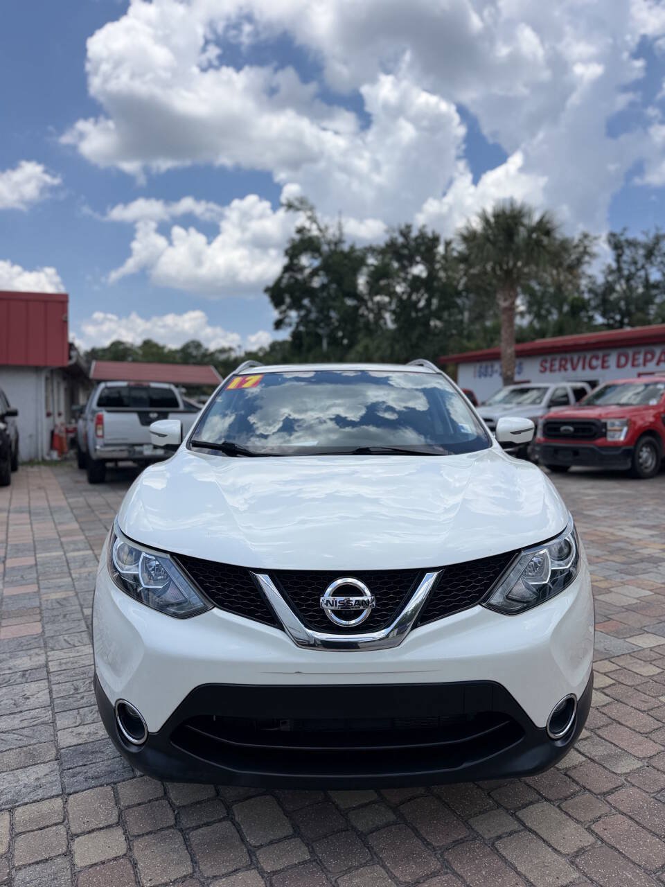 Used 2017 Nissan Rogue Sport SV w/ SV Premium Package FWD image 1