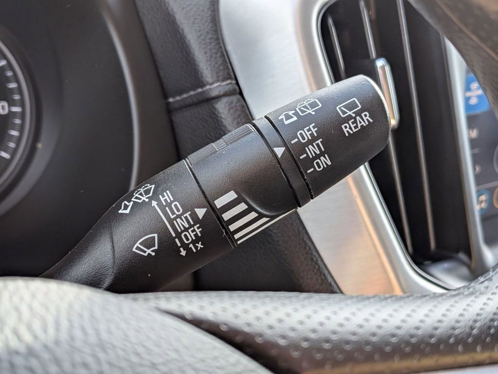 Used 2023 GMC Terrain SLE w/ Driver Convenience Package image 18