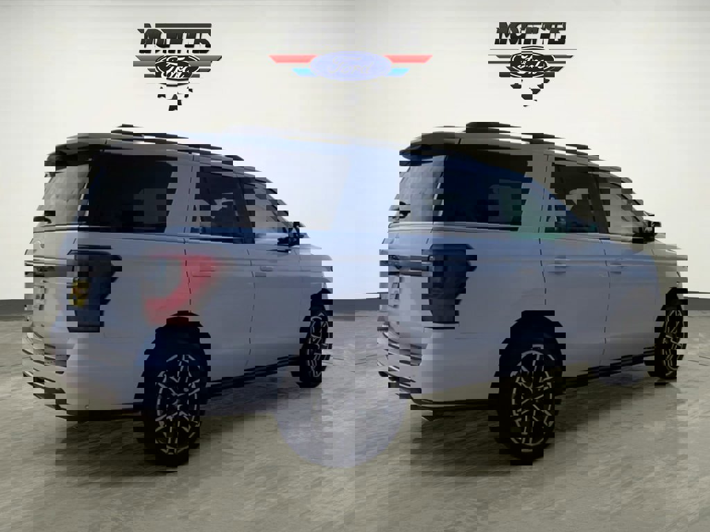 Used 2021 Ford Expedition Limited image 5