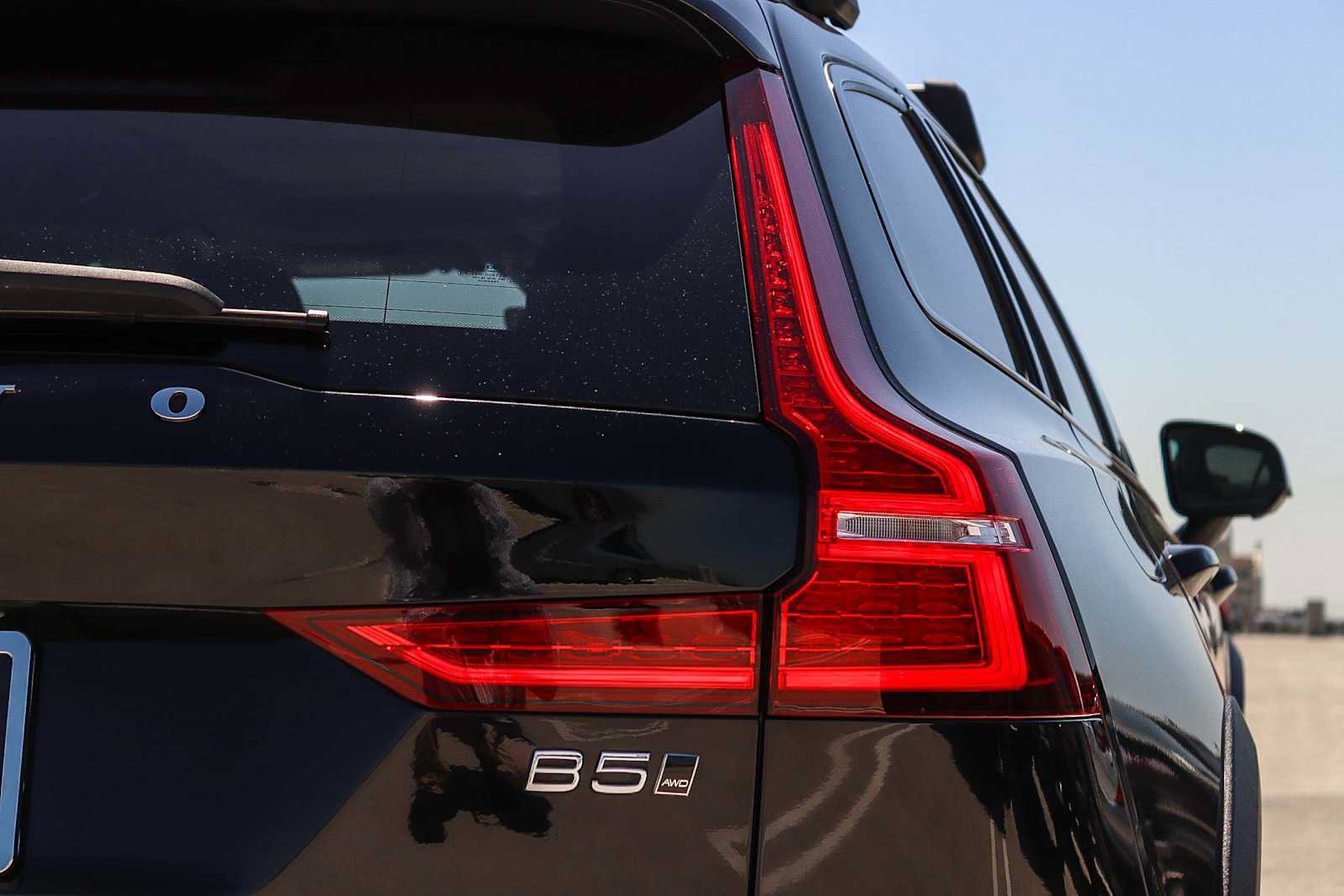 Used 2023 Volvo V60 B5 Cross Country Plus AWD/4WD image 10
