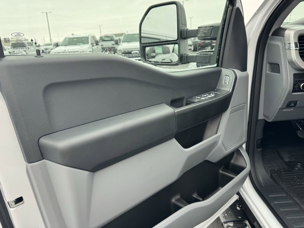 New 2026 Ford F250 XL w/ XL Chrome Package image 4