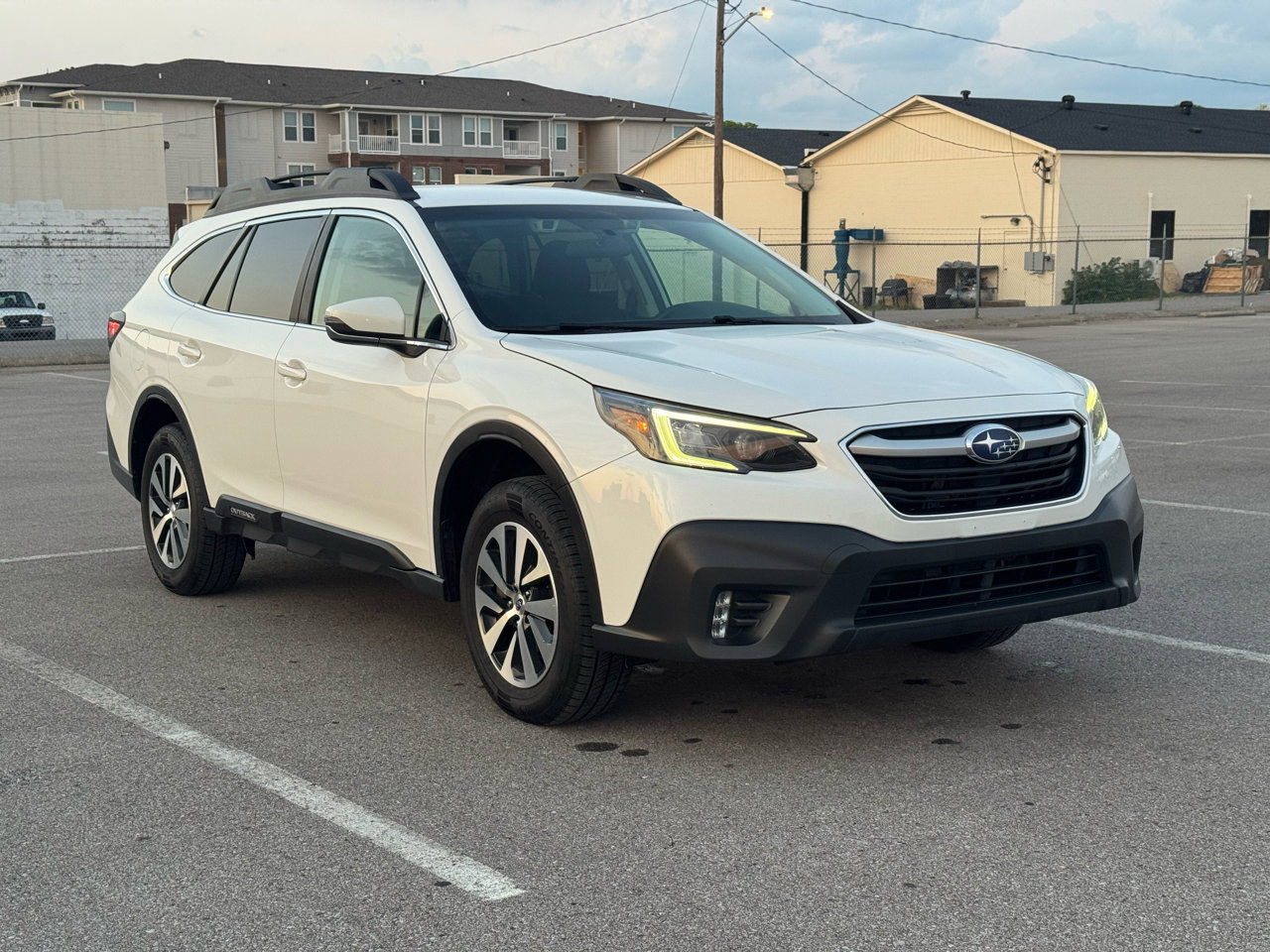 Used 2022 Subaru Outback Premium image 2