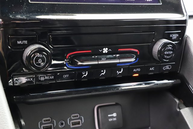 Used 2023 Jeep Grand Cherokee Laredo image 28