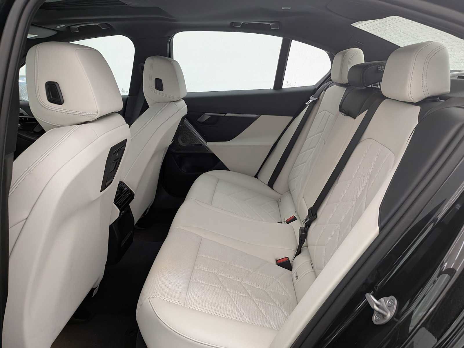 Used 2024 BMW 530i 530i w/ Premium Package image 20