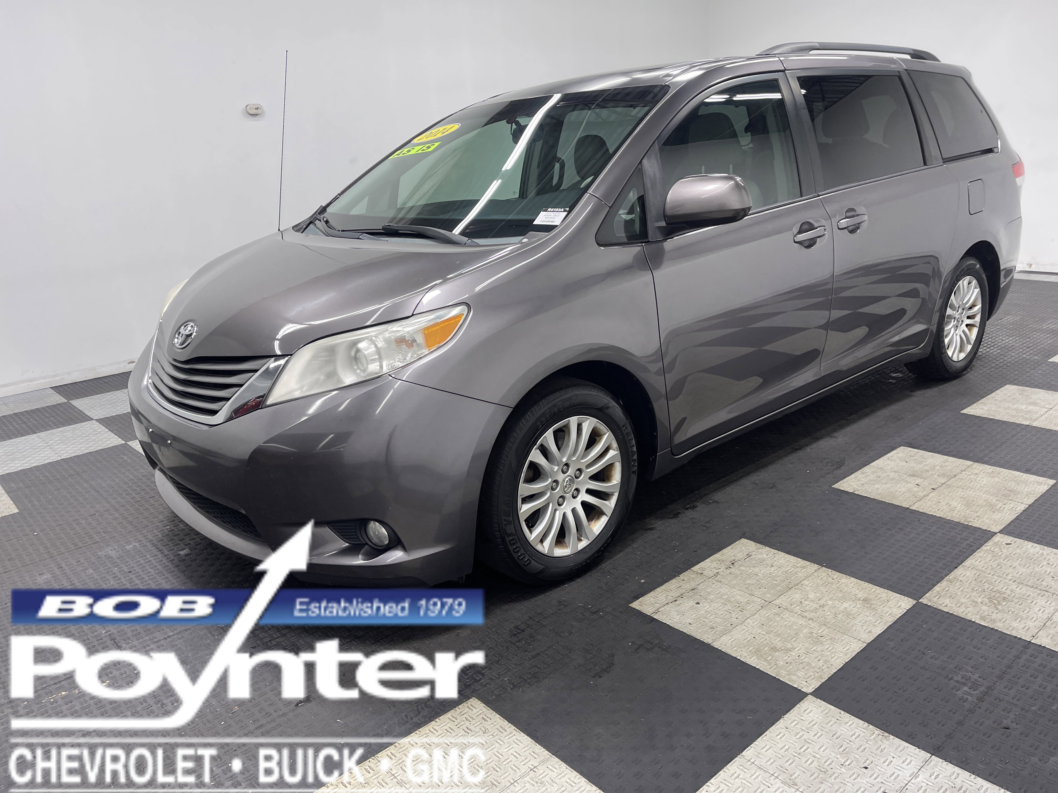 Used 2014 Toyota Sienna XLE image 1