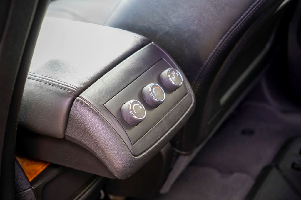 Used 2011 Buick Enclave CXL image 23