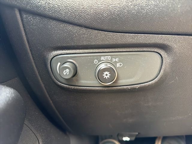 Used 2018 Chevrolet Equinox LT image 18