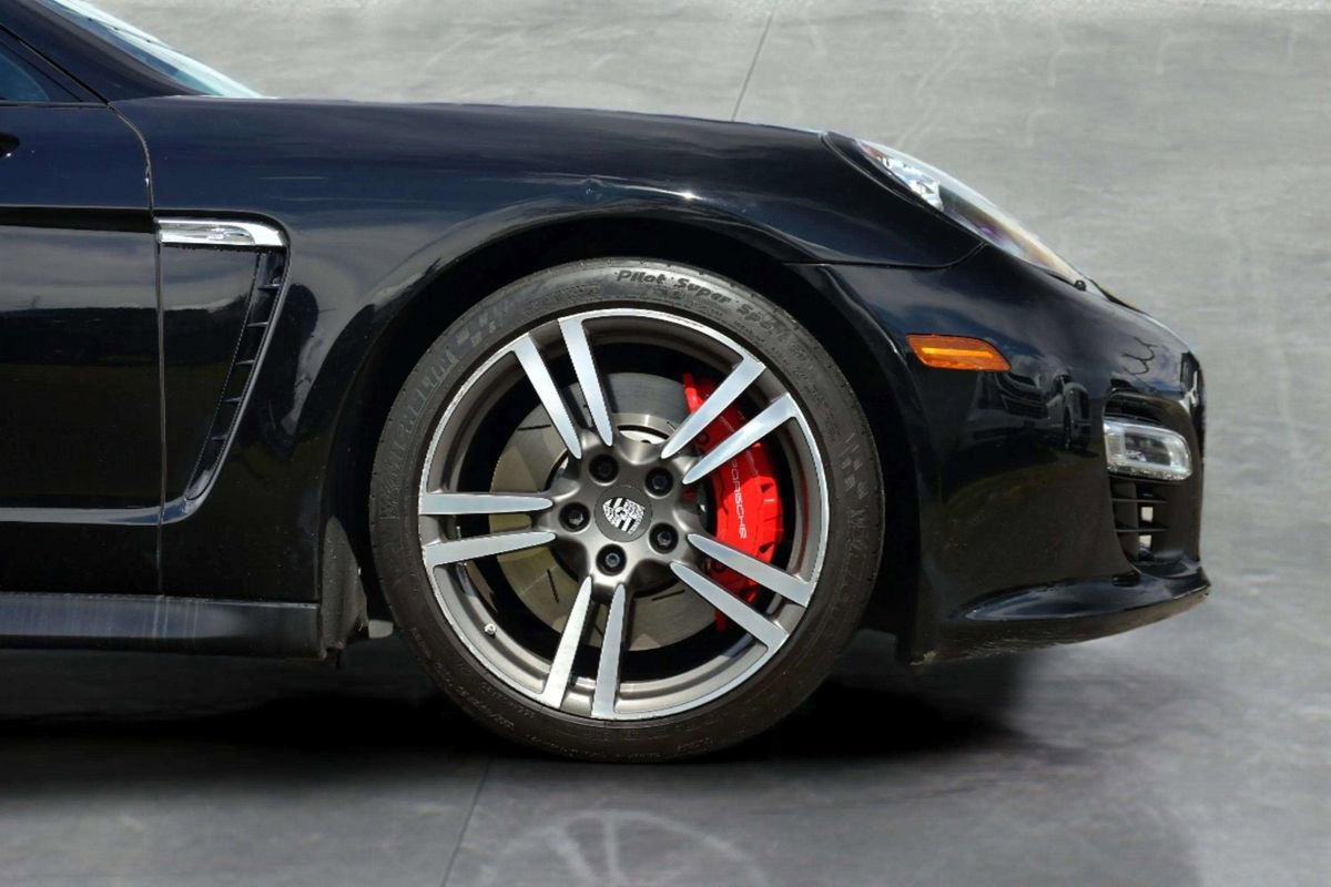 Used 2013 Porsche Panamera GTS image 9