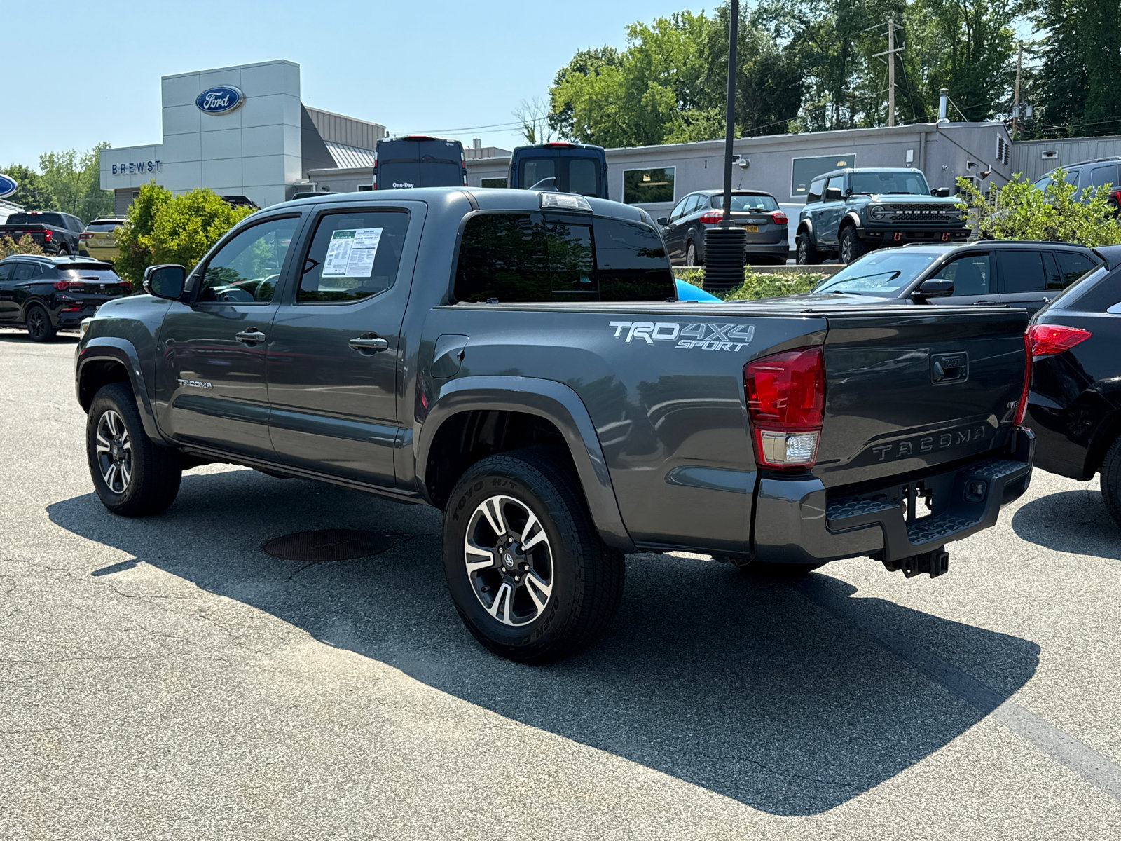 Used 2017 Toyota Tacoma TRD Sport w/ Tow Package (A/T) AWD/4WD image 6