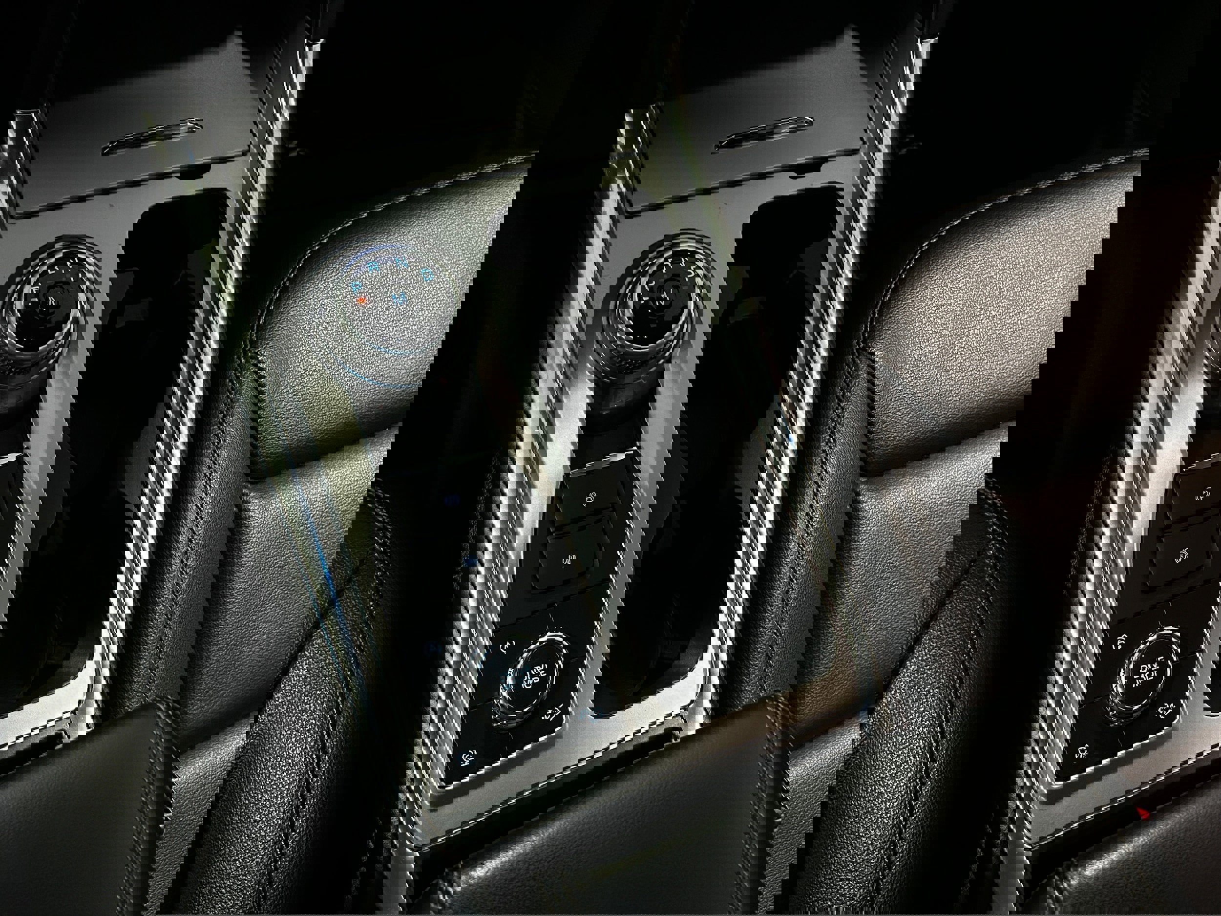 Used 2020 Ford Explorer XLT w/ Equipment Group 202A image 11