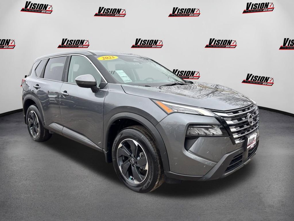 Used 2025 Nissan Rogue SV video 3