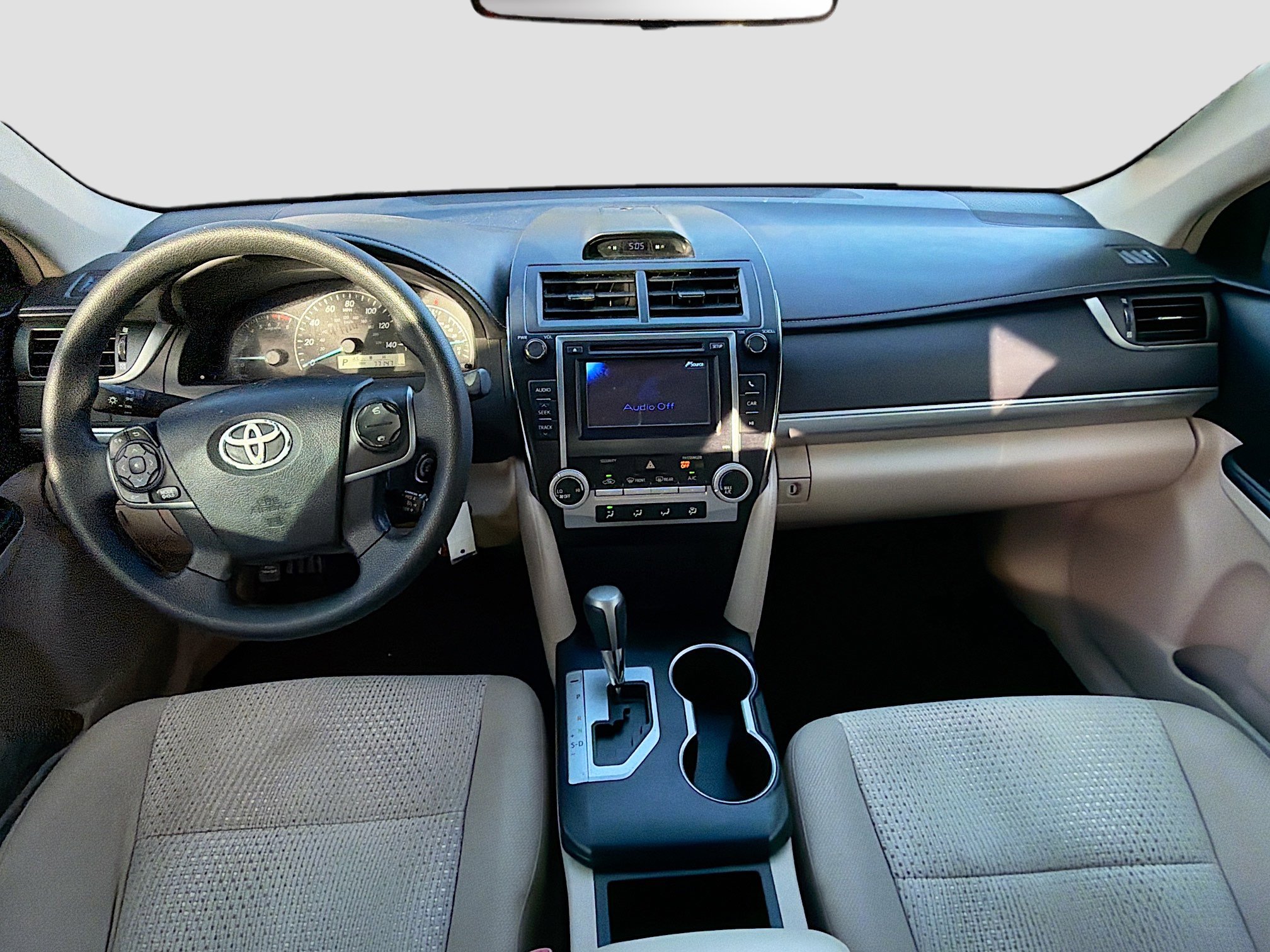 Used 2013 Toyota Camry L image 15