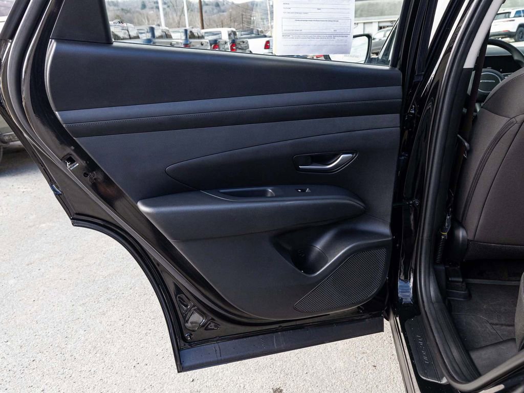 Used 2025 Hyundai Tucson SE image 14