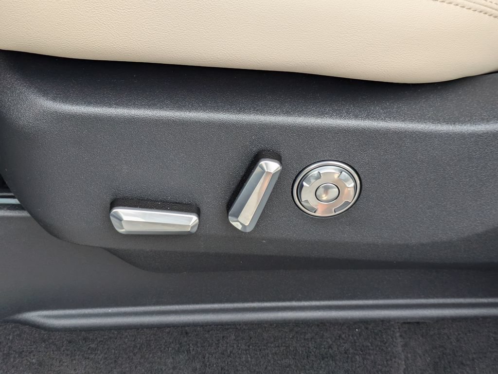 New 2027 Lincoln Navigator Premiere RWD image 21