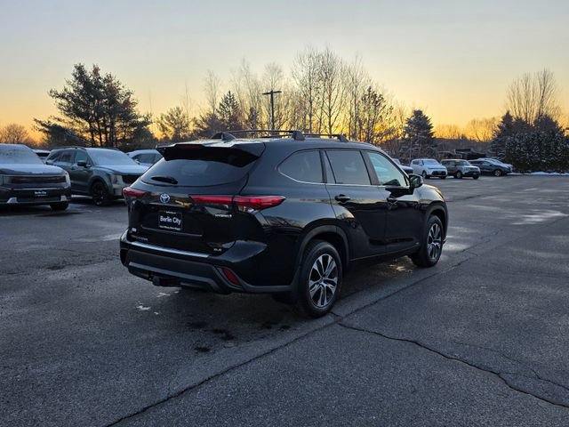 Used 2023 Toyota Highlander XLE image 8