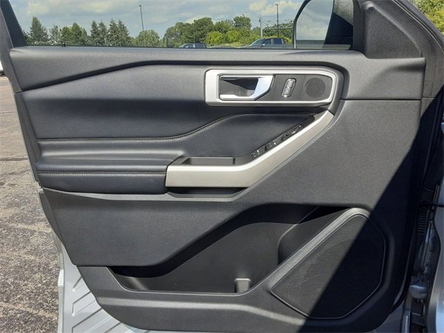Used 2022 Ford Explorer XLT w/ Equipment Group 202A image 19