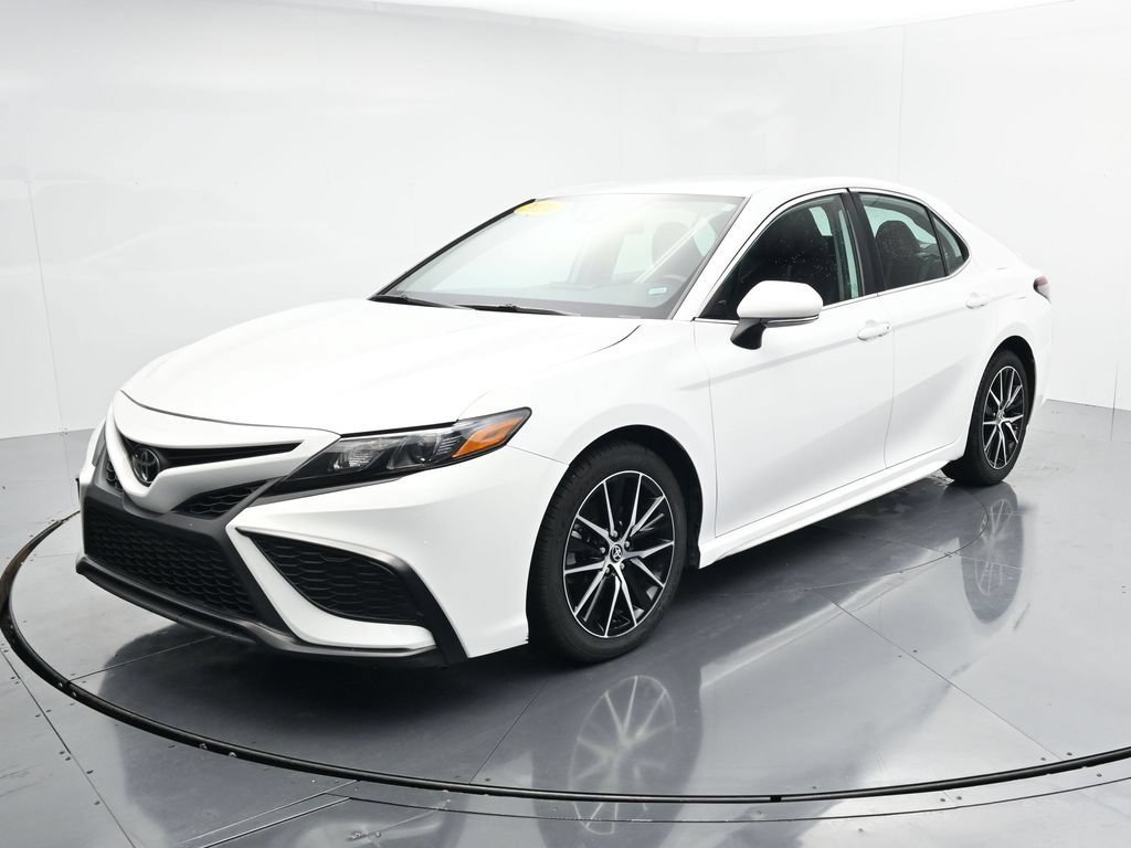 Used 2024 Toyota Camry SE FWD image 4