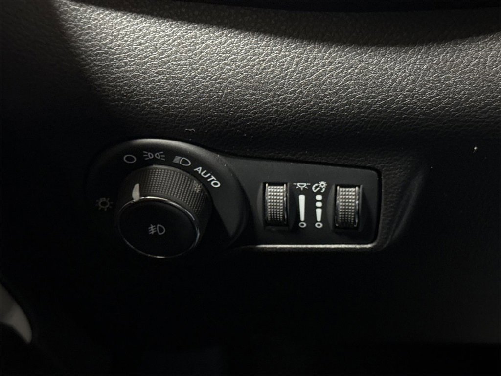 Used 2022 Jeep Compass Limited image 17