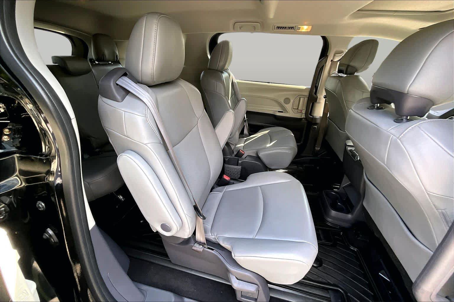 Used 2021 Toyota Sienna XLE FWD image 19