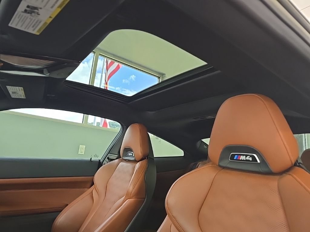 Used 2022 BMW M4 Competition w/ Executive Package RWD image 9