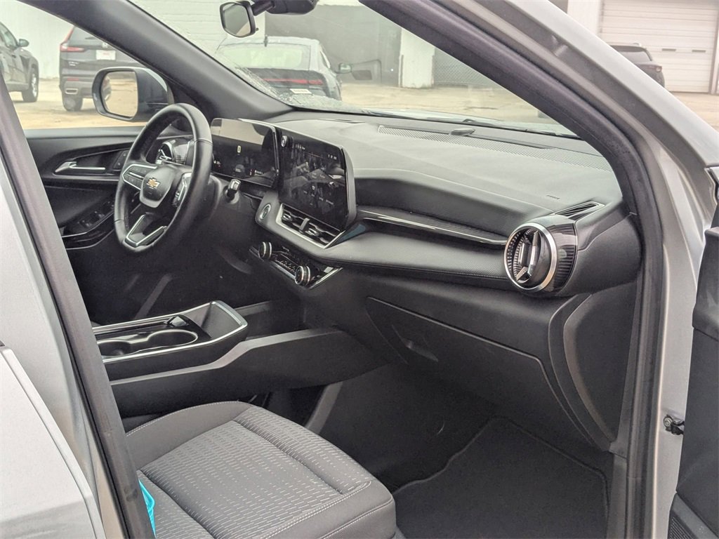 Used 2025 Chevrolet Equinox LT image 31