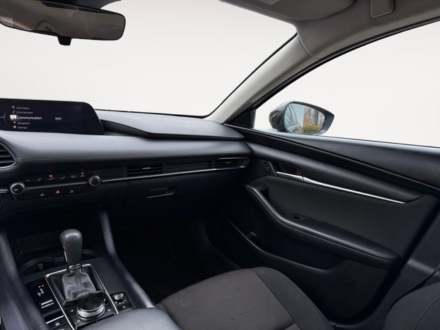 Used 2022 MAZDA MAZDA3 s image 11