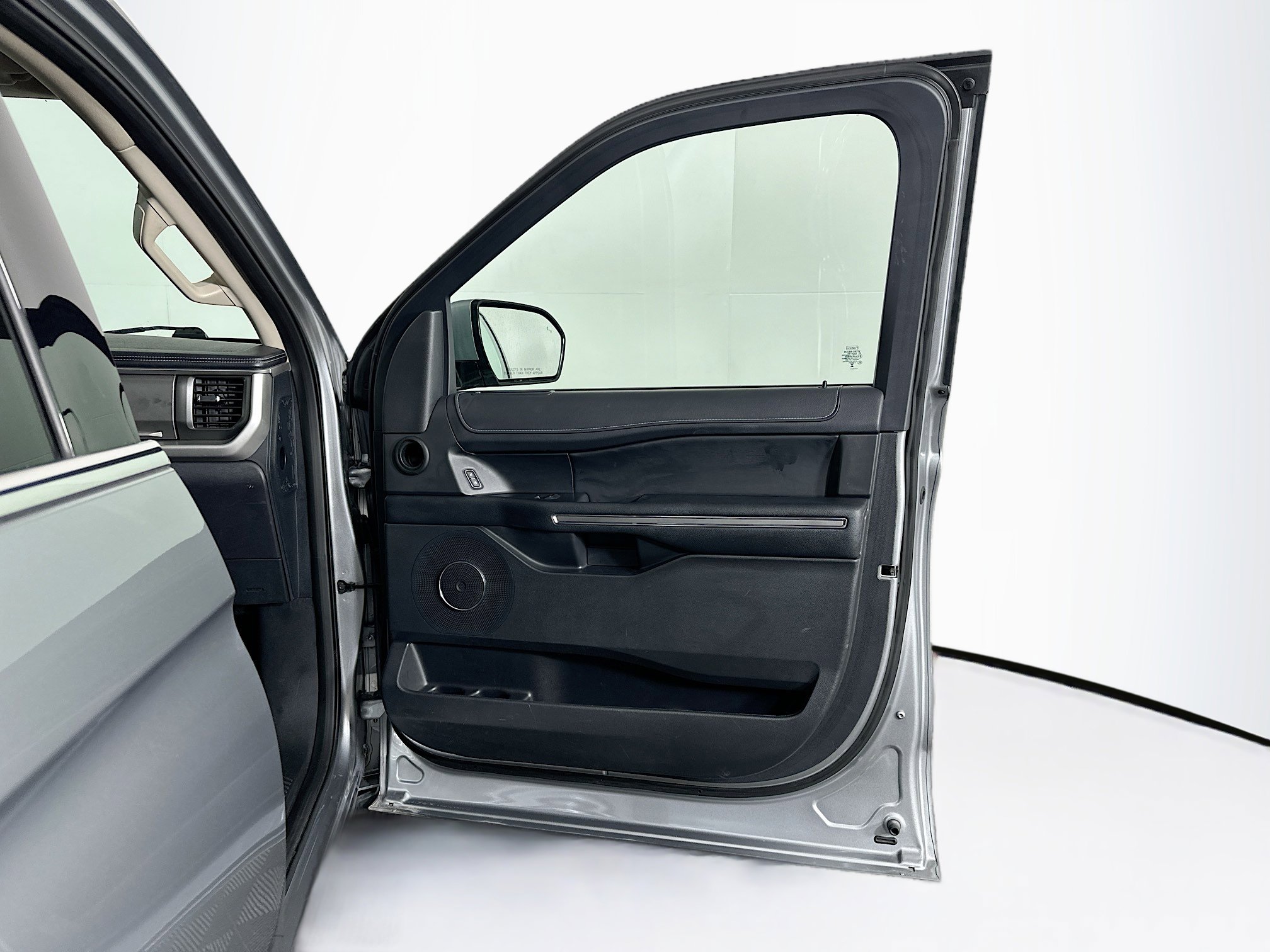 Used 2024 Ford Expedition XLT image 34