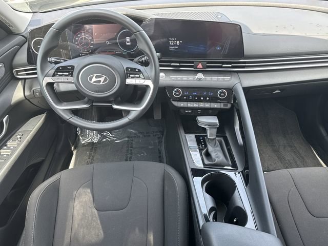 Certified 2025 Hyundai Elantra SEL FWD image 22