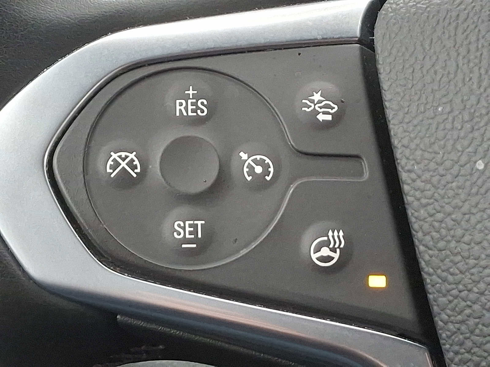 Used 2023 Chevrolet Traverse LT image 21