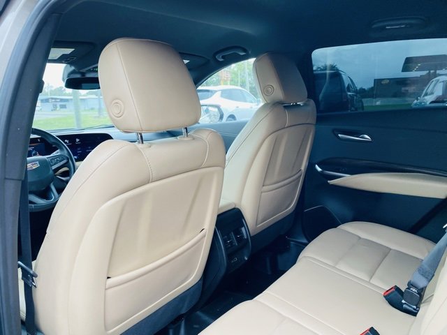 Used 2025 Cadillac XT4 Premium Luxury image 26