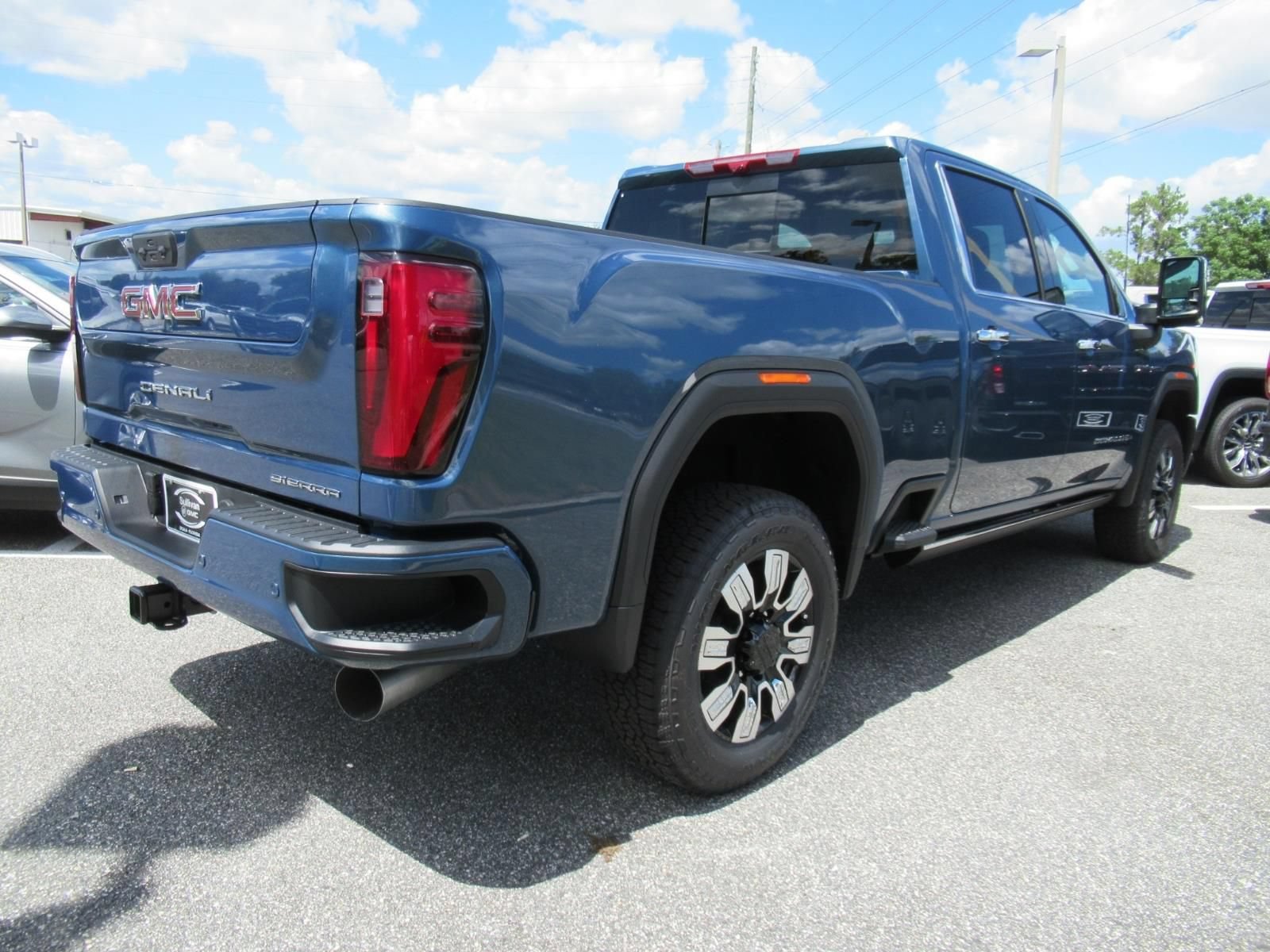 New 2026 GMC Sierra 2500 Denali w/ Denali Reserve Package AWD/4WD image 7