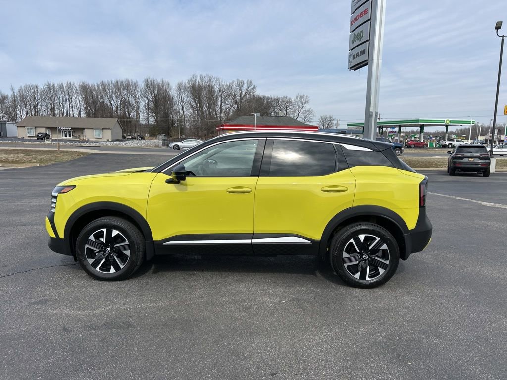 Used 2025 Nissan Kicks SR FWD image 8