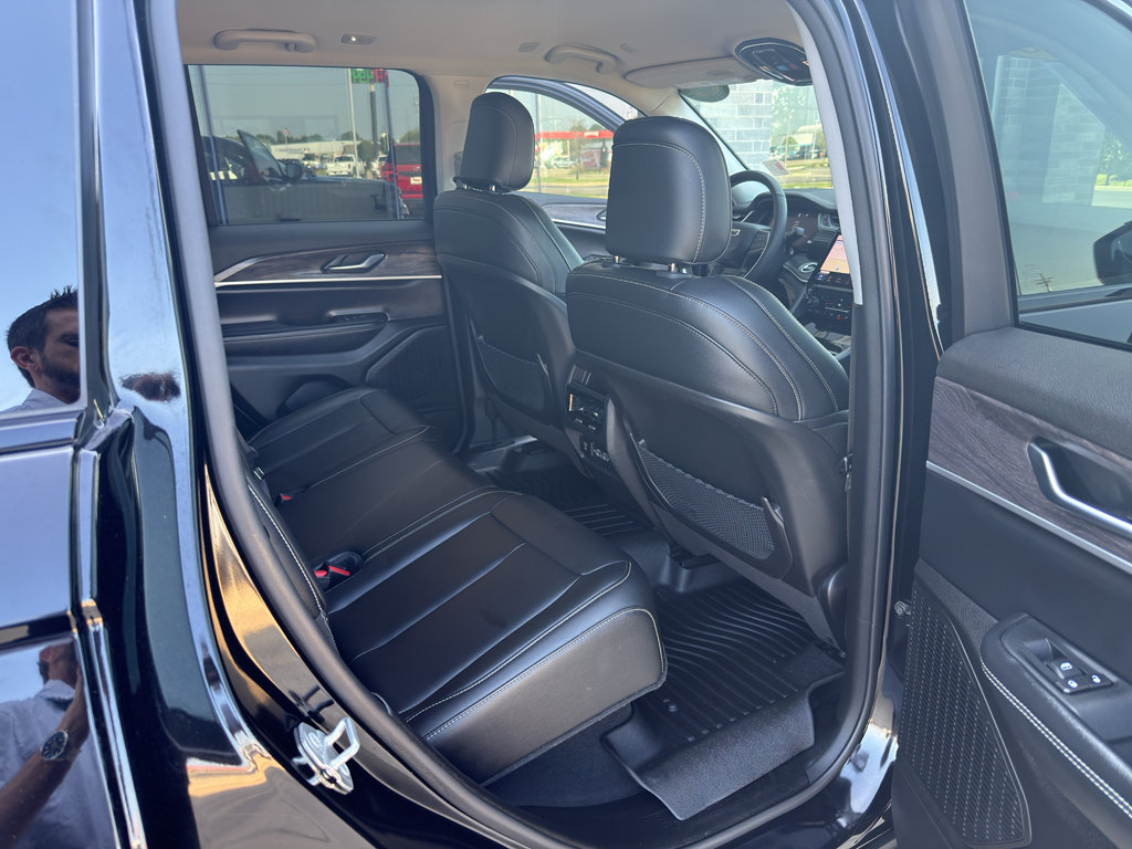 Used 2023 Jeep Grand Cherokee Limited AWD/4WD image 18