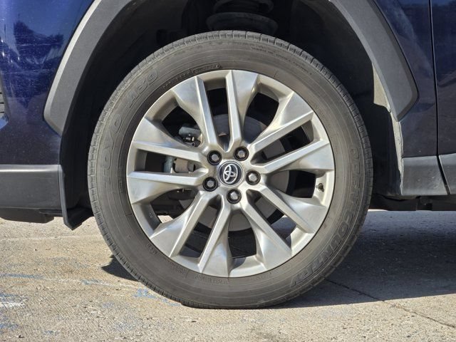 Used 2021 Toyota RAV4 XLE Premium AWD/4WD image 11