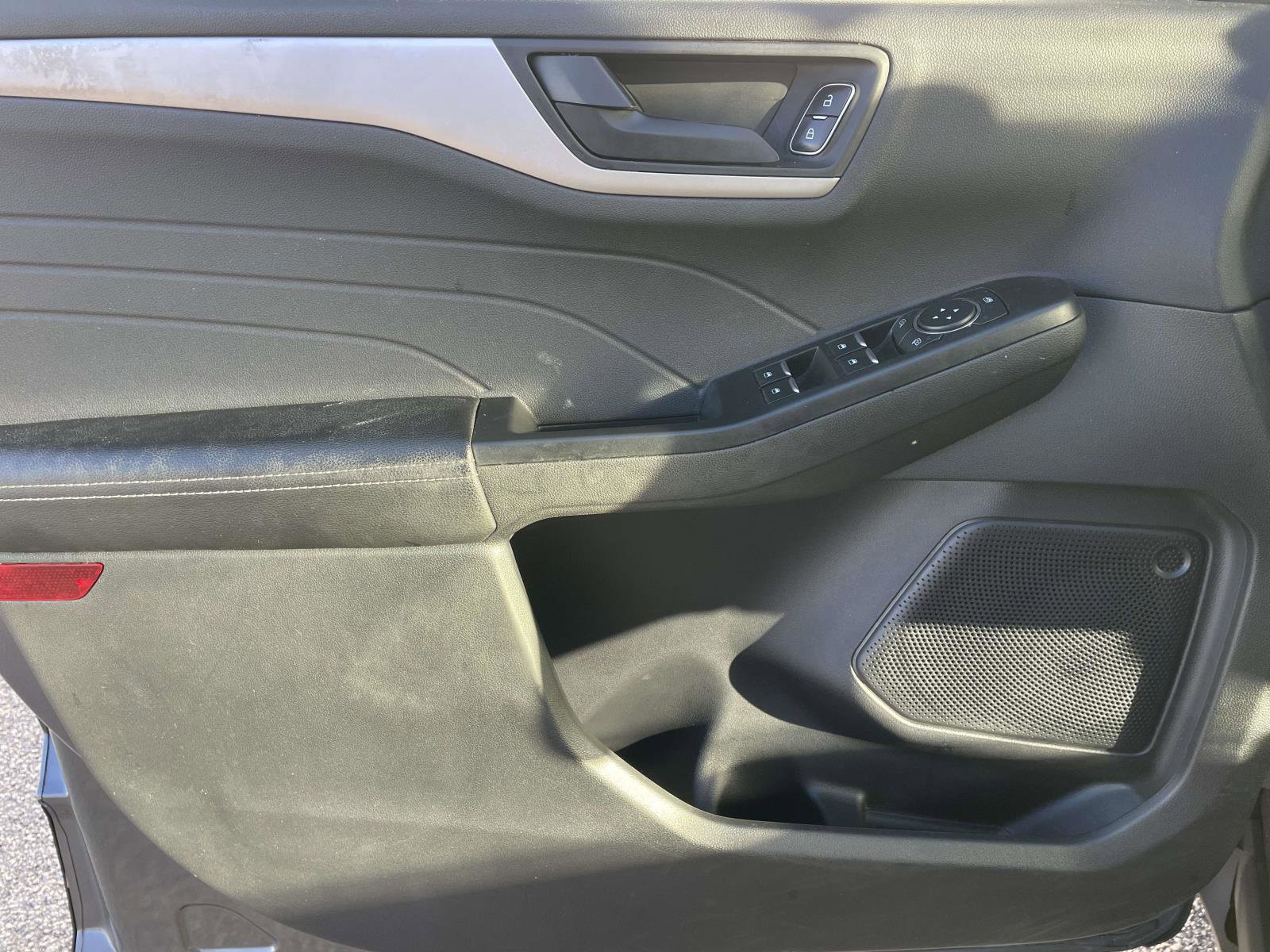 Used 2022 Ford Escape SE w/ SE Sport Appearance Package image 22