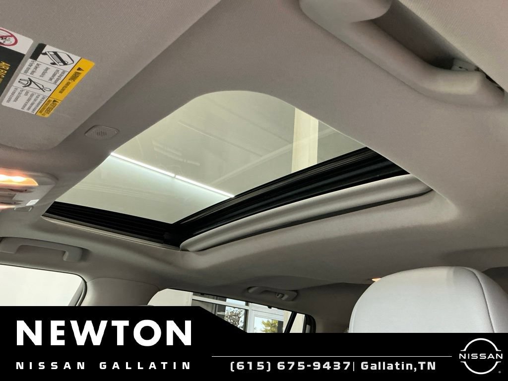 Used 2024 Toyota Highlander XLE AWD/4WD image 9