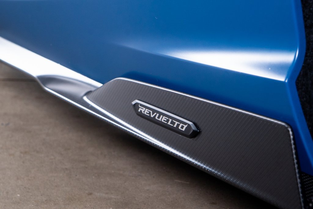 Used 2024 Lamborghini Revuelto image 23