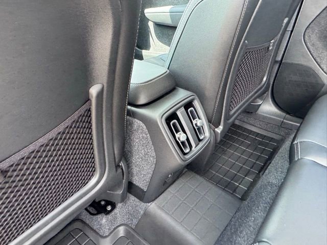 New 2025 Volvo XC40 B5 Core w/ Protection Package image 20