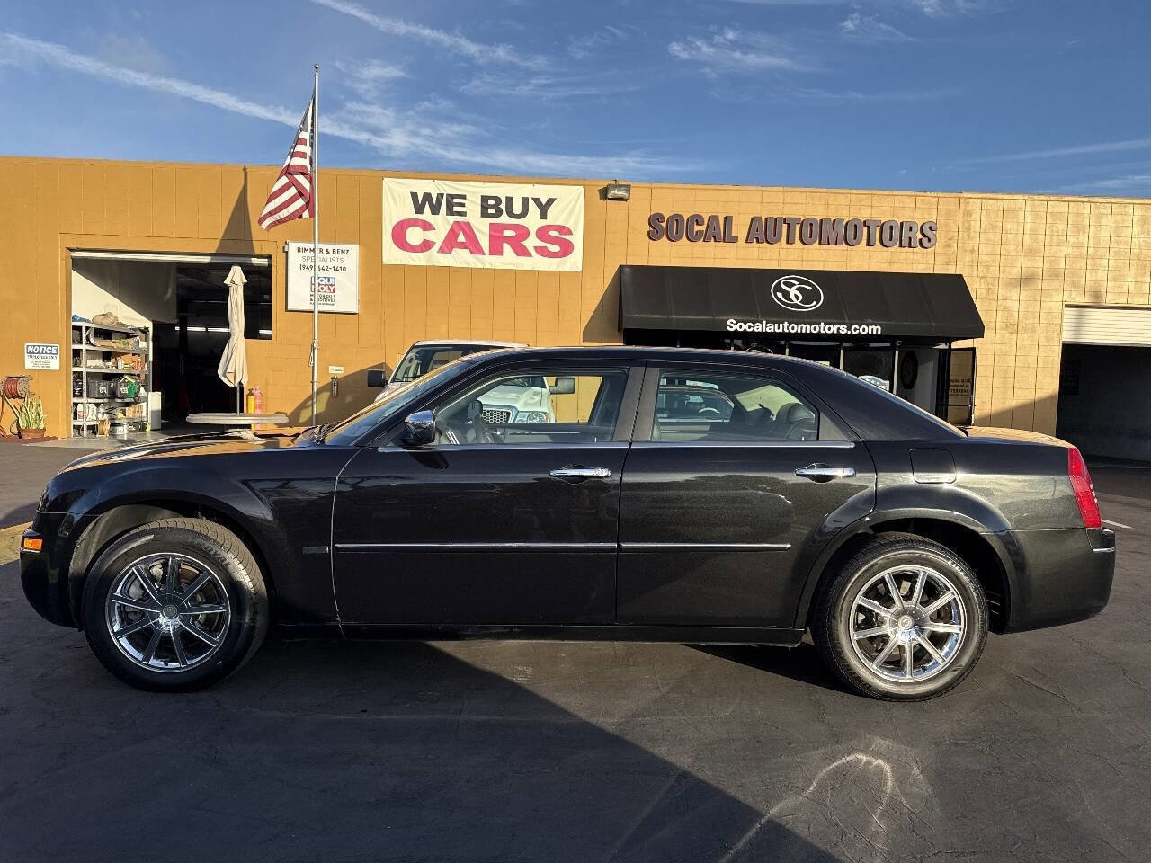 Used 2010 Chrysler 300 Touring image 2