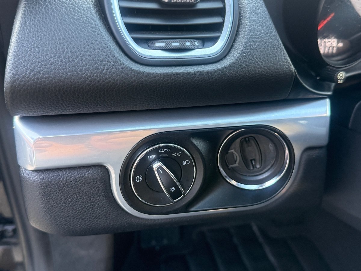 Used 2018 Porsche 718 Boxster RWD image 16