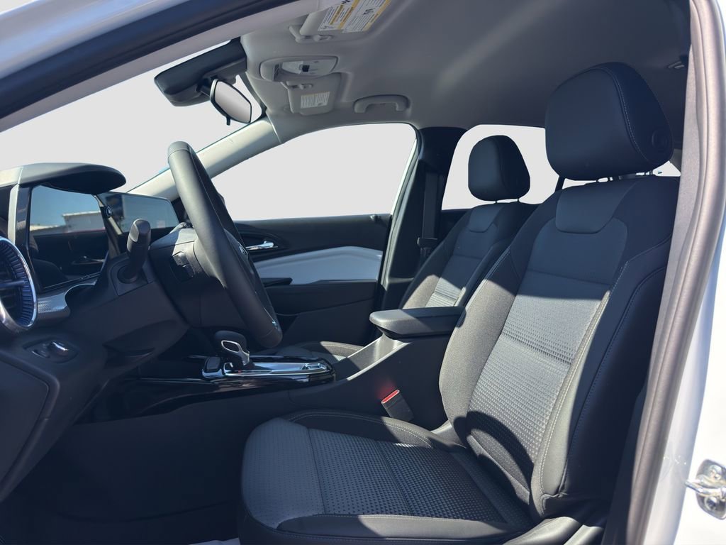 New 2026 Chevrolet Trax LT w/ LT Convenience Package FWD image 9