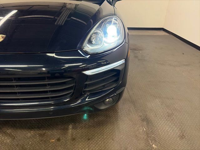 Used 2016 Porsche Cayenne w/ Premium Package image 4