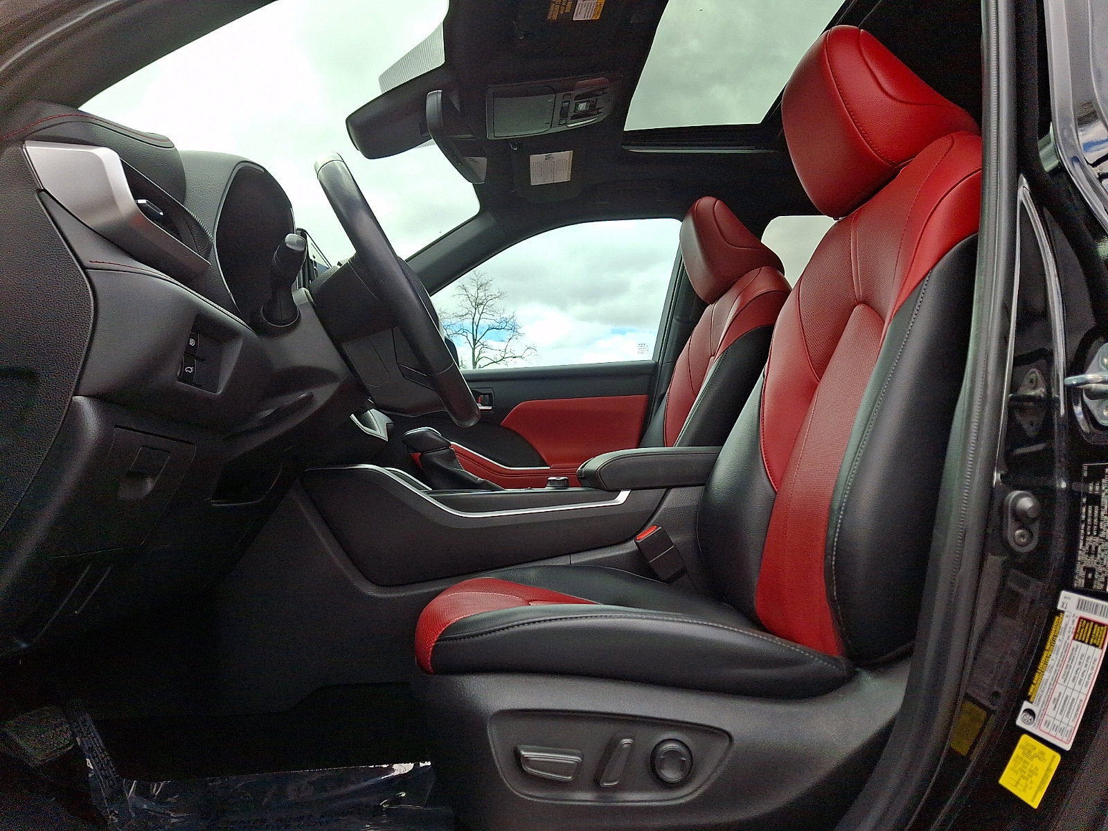 Used 2022 Toyota Highlander XSE image 14