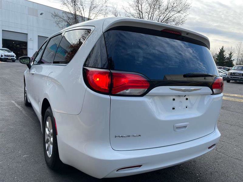 Used 2017 Chrysler Pacifica LX image 31