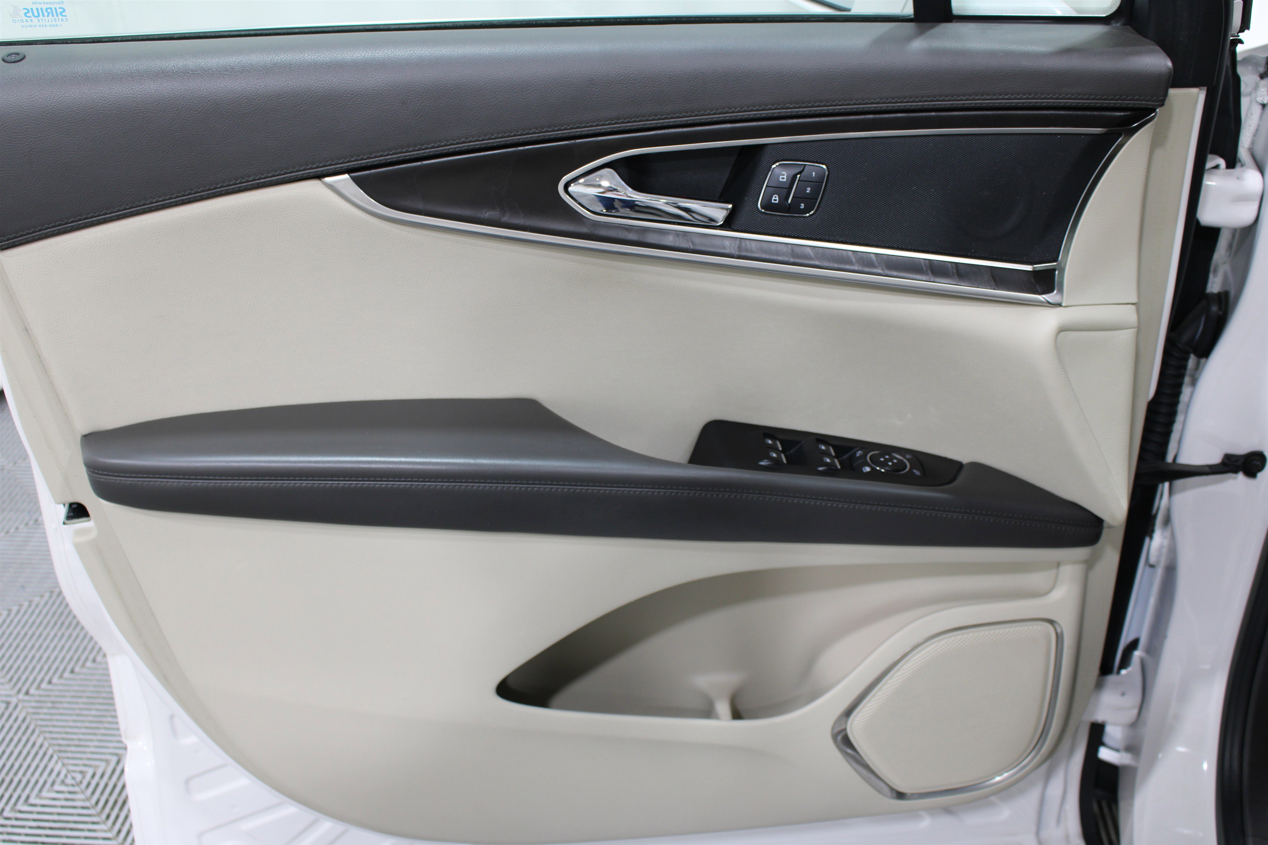 Used 2017 Lincoln MKX Select w/ Select Plus Package image 6