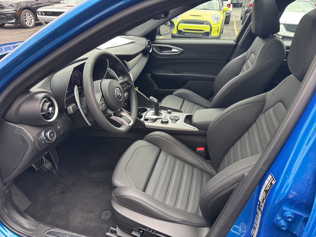 New 2025 Alfa Romeo Giulia AWD w/ Veloce Package AWD image 11