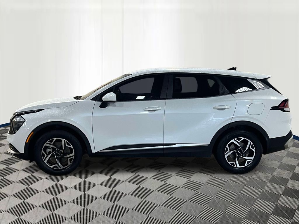 Used 2023 Kia Sportage LX image 2