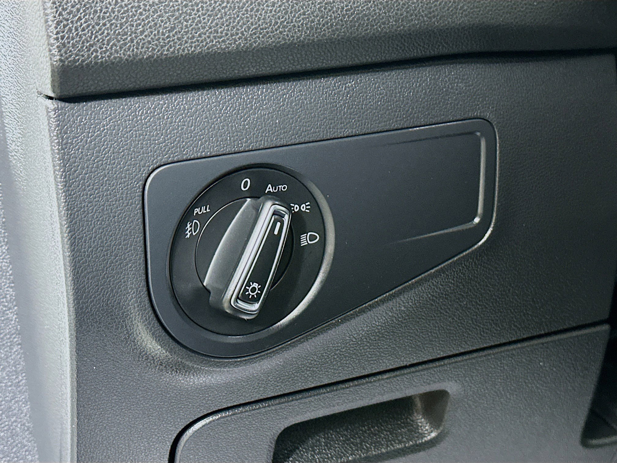 Used 2019 Volkswagen Tiguan SEL image 10