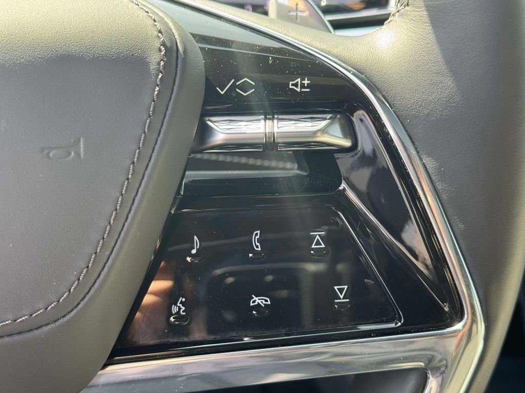 Used 2025 Cadillac Escalade Sport Platinum w/ LPO, Floor Liner Package AWD/4WD image 23